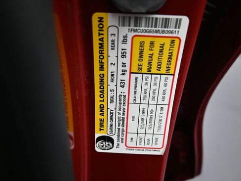 Used 2021 Ford Escape SE w/ SE Sport Appearance Package image 9