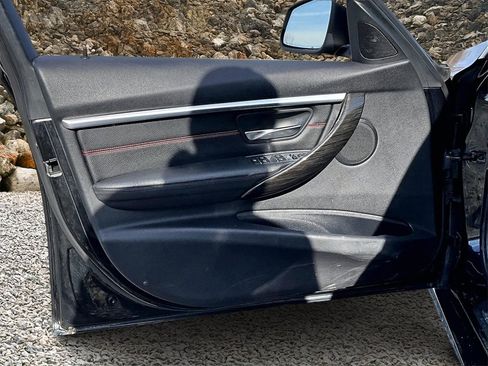 Used 2017 BMW 330i Sedan image 18