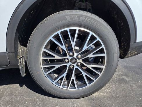 Used 2025 Ford Escape SE image 7