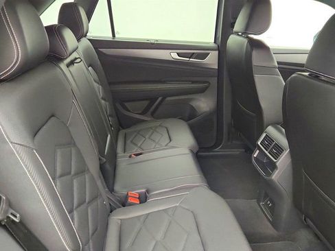 Used 2024 Volkswagen Atlas Cross Sport SE FWD image 23