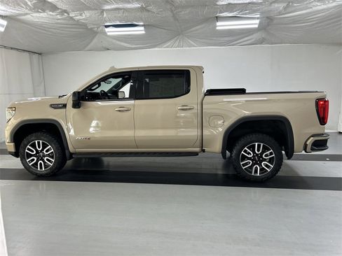 Certified 2022 GMC Sierra 1500 AT4 w/ AT4 Premium Package image 6