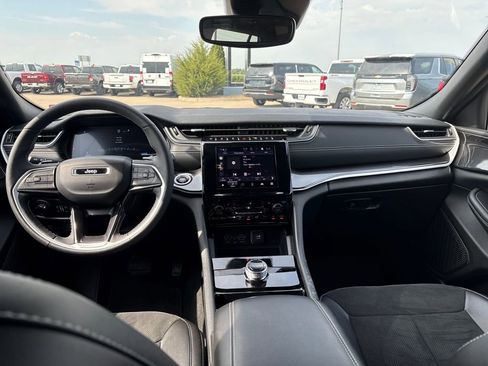 Used 2023 Jeep Grand Cherokee Altitude image 16