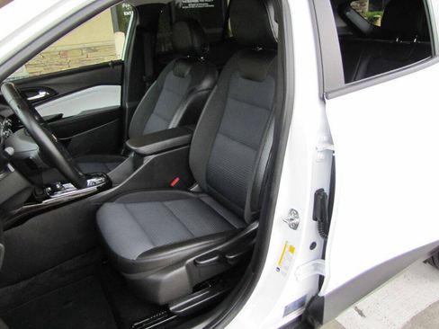 Used 2025 Chevrolet Trax LT w/ Driver Confidence Package FWD image 15