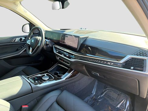Certified 2025 BMW X7 xDrive40i w/ Premium Package image 16