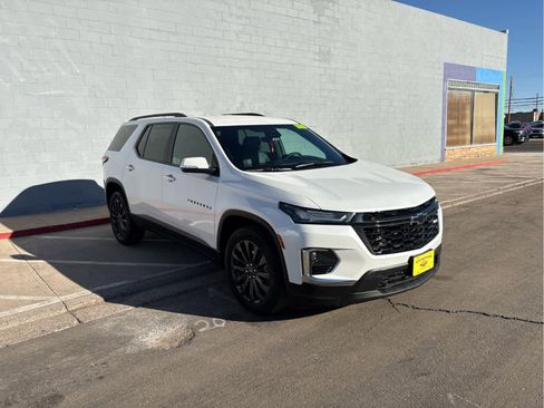 Used 2023 Chevrolet Traverse RS image 8