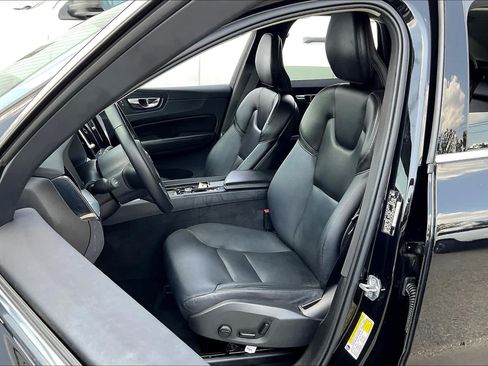 Used 2019 Volvo XC60 T5 Momentum FWD image 8