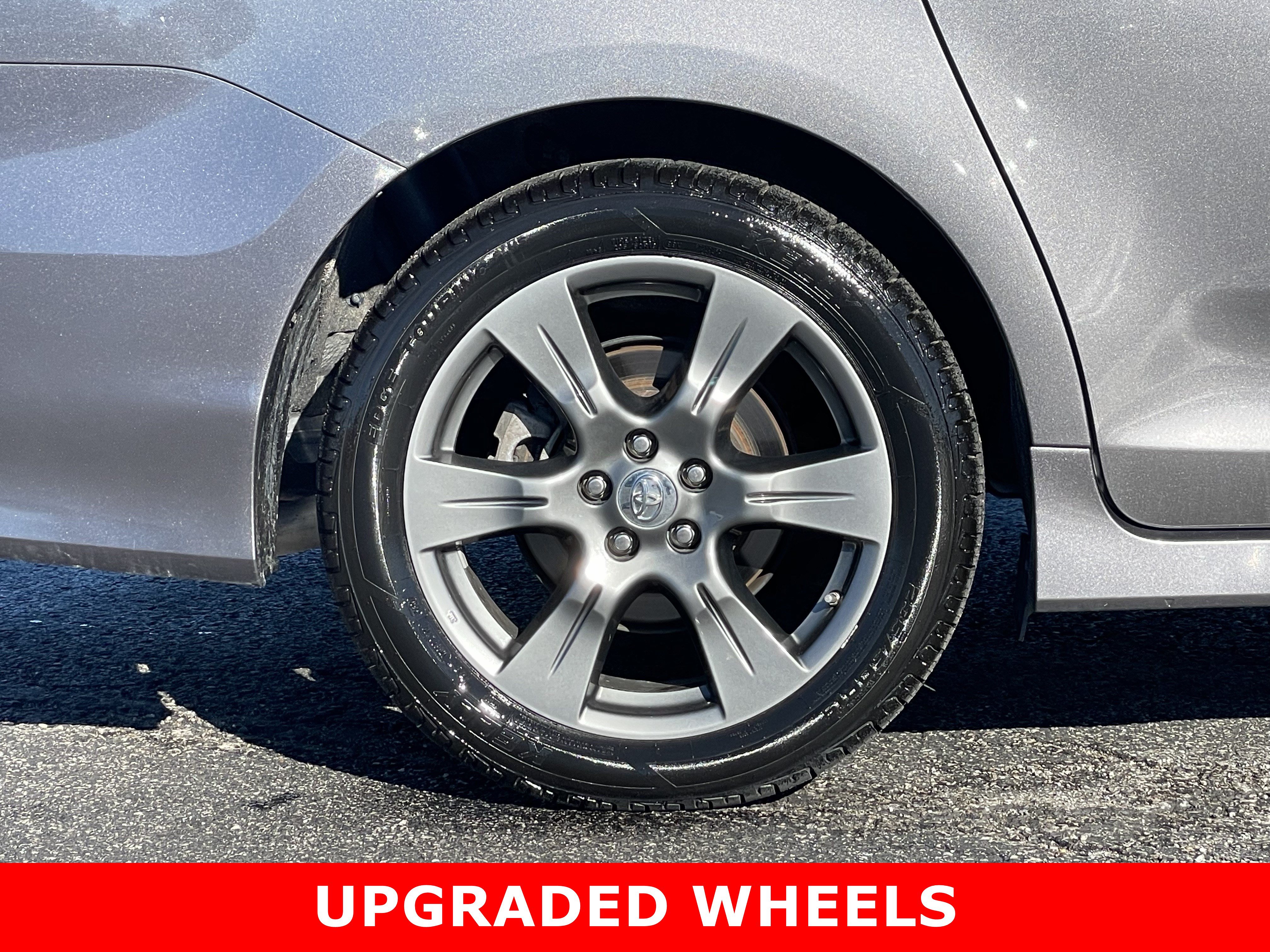 Used 2017 Toyota Sienna SE Premium FWD image 10