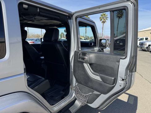 Used 2016 Jeep Wrangler Unlimited Sahara w/ Connectivity Group image 16
