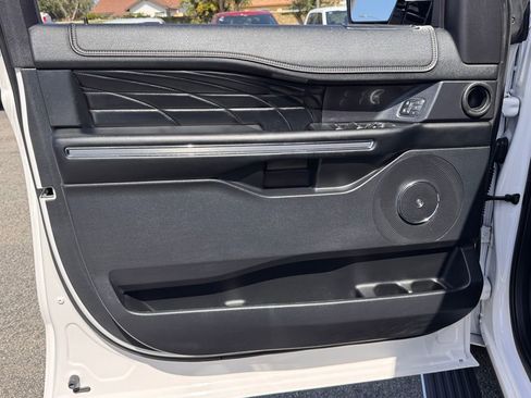 Certified 2019 Ford Expedition Platinum RWD image 16