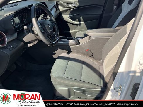 Certified 2024 Chevrolet Trax RS w/ Driver Confidence Package FWD image 17