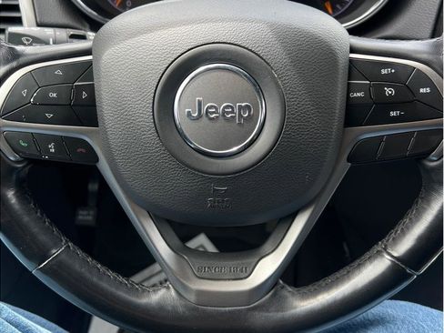 Used 2021 Jeep Grand Cherokee Laredo X image 10