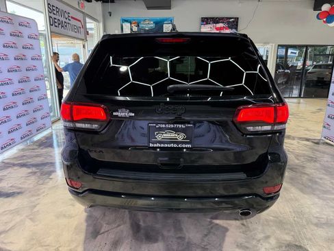 Used 2017 Jeep Grand Cherokee Altitude AWD/4WD image 6