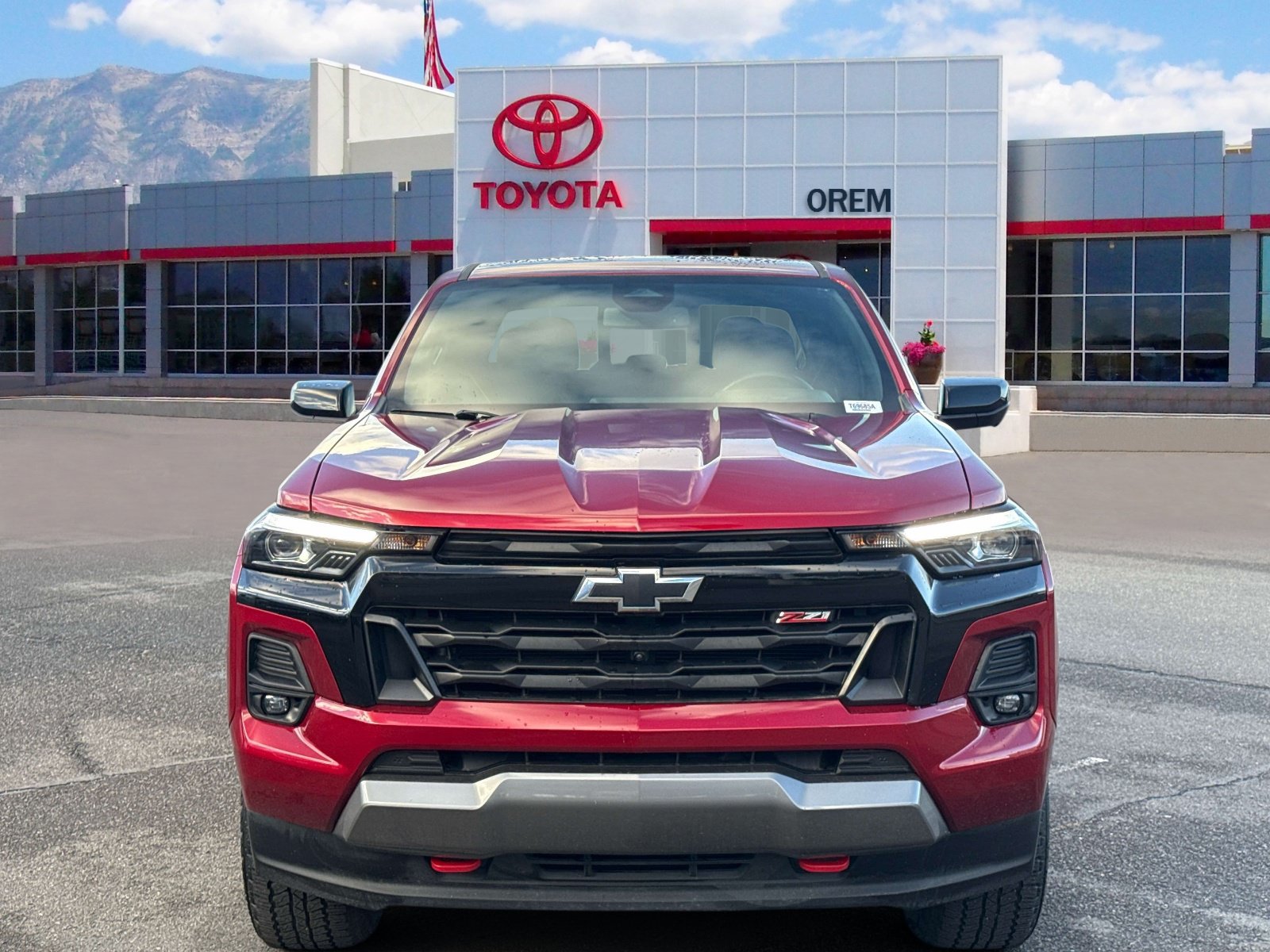 Used 2023 Chevrolet Colorado Z71 w/ Z71 Convenience Package 2 AWD/4WD image 2