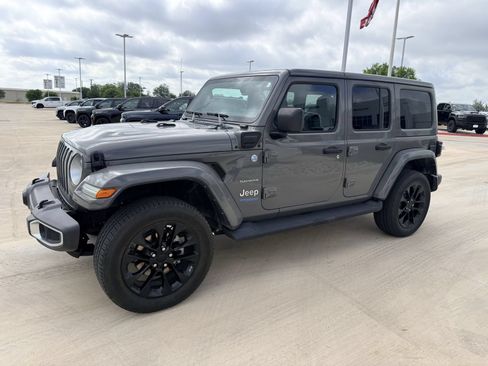 Used 2021 Jeep Wrangler Unlimited Sahara AWD/4WD image 9