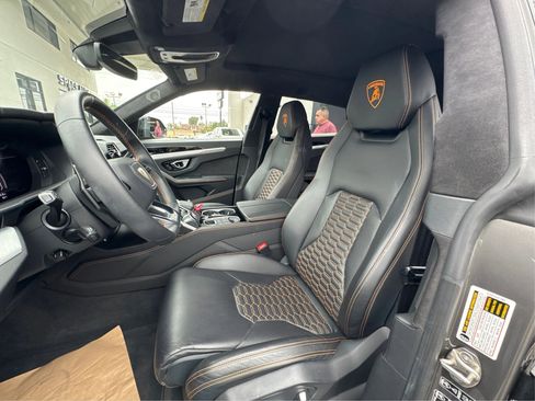 Used 2021 Lamborghini Urus image 11
