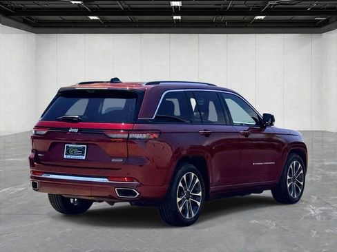 Used 2023 Jeep Grand Cherokee Overland w/ Luxury Tech Group IV AWD/4WD image 5