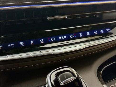 Used 2021 Cadillac Escalade ESV Premium Luxury image 18