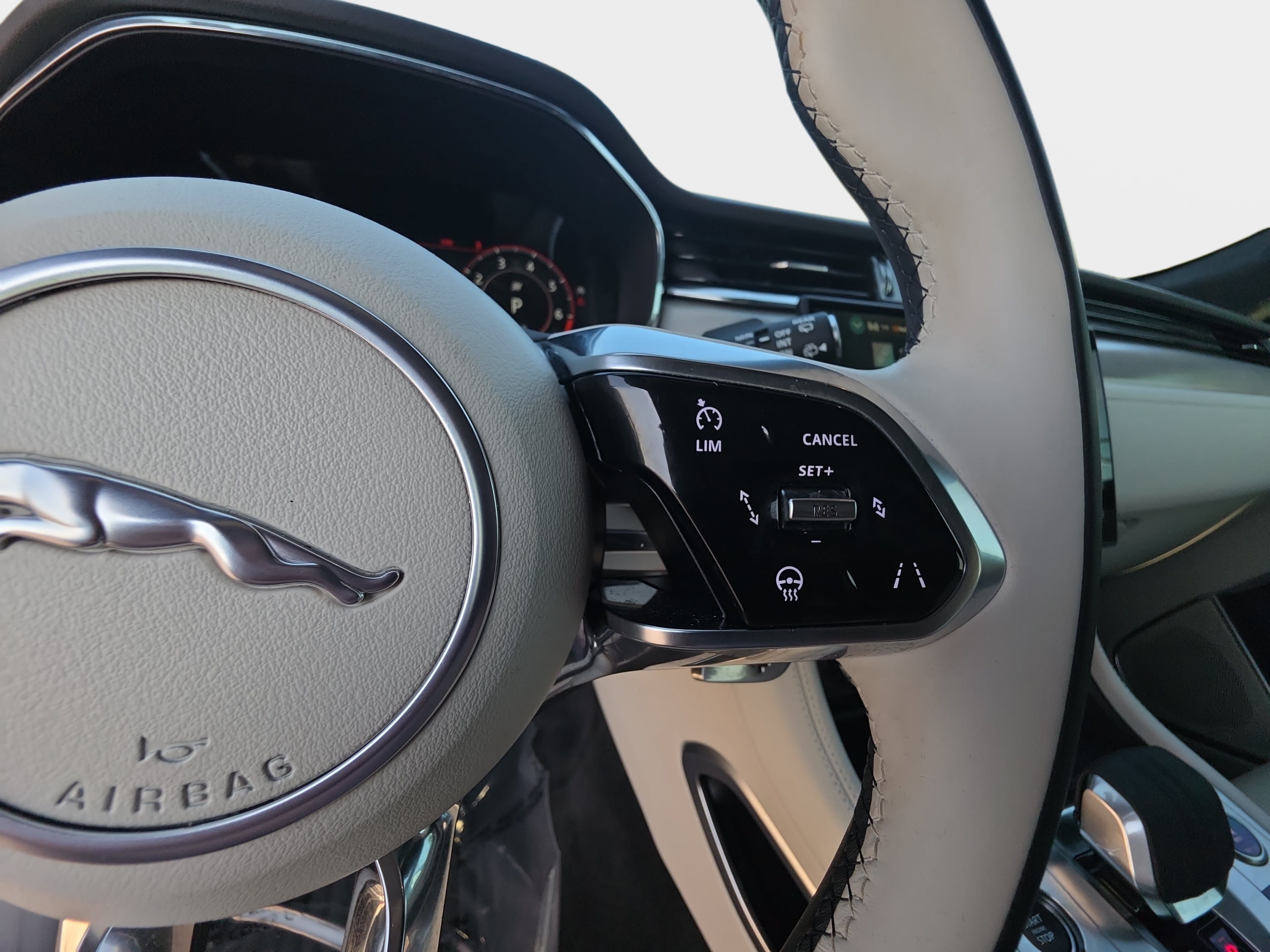 Used 2026 Jaguar F-PACE R-Dynamic S AWD/4WD image 18