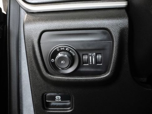 Used 2023 Jeep Grand Cherokee Limited AWD/4WD image 15