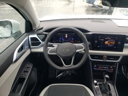 New 2026 Volkswagen Taos SE AWD/4WD image 9