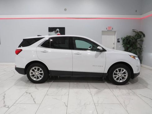 Used 2020 Chevrolet Equinox LT w/ Driver Convenience Package image 2
