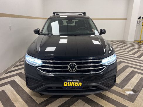Used 2022 Volkswagen Tiguan SE w/ Panoramic Sunroof Package AWD/4WD image 26