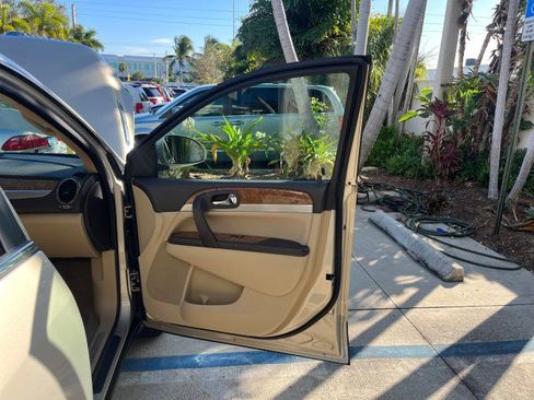 Used 2011 Buick Enclave CXL image 12