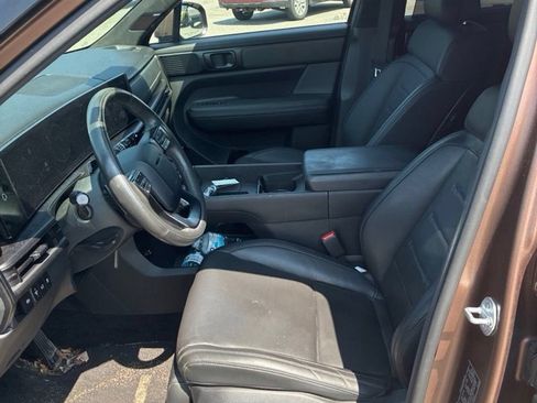 Used 2025 Hyundai Santa Fe Calligraphy AWD/4WD image 9