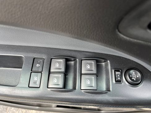 Used 2021 Chevrolet Colorado Z71 AWD/4WD image 17