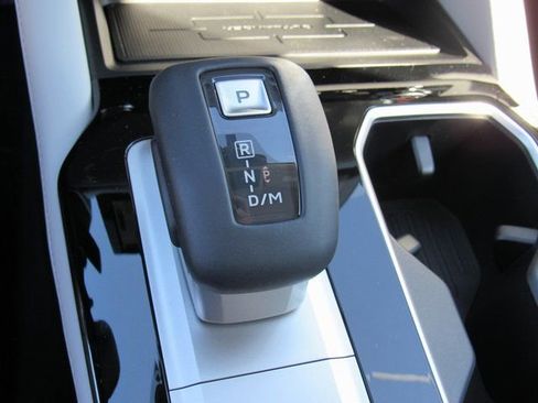 New 2025 Mitsubishi Outlander SE image 18