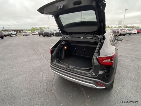 Used 2025 Chevrolet Trax LT w/ LT Convenience Package FWD image 32