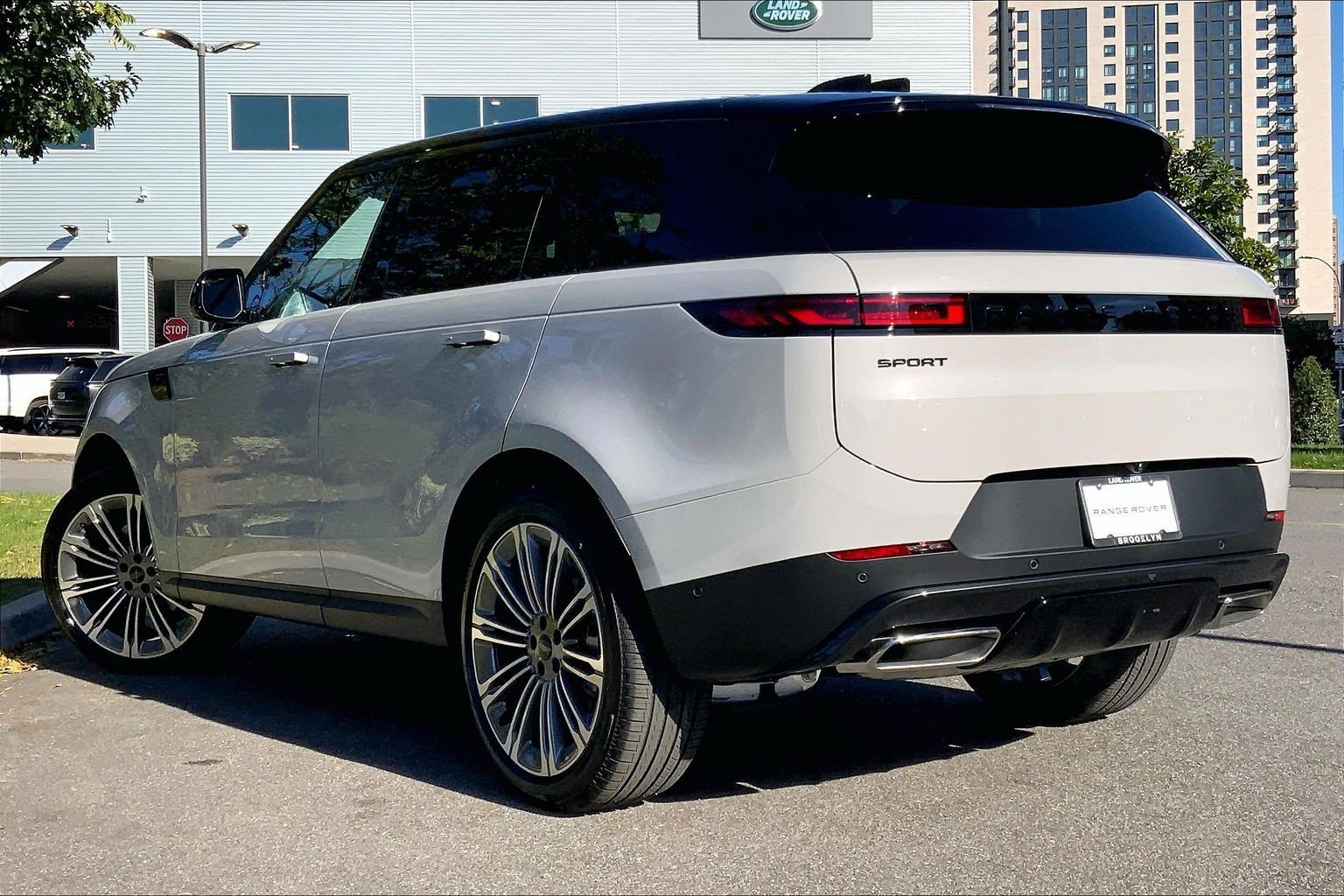 New 2027 Land Rover Range Rover Sport SE AWD/4WD image 12