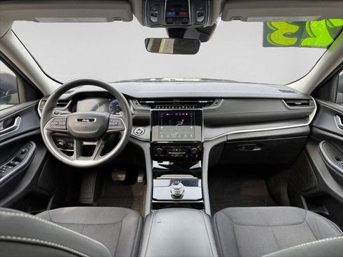 Certified 2023 Jeep Grand Cherokee Laredo AWD/4WD image 11