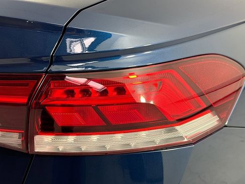 Used 2022 Volkswagen Passat 2.0T SE image 35