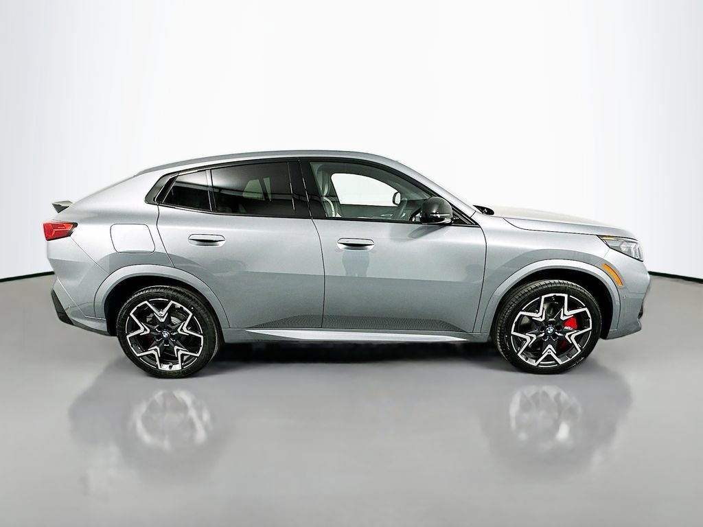 Used 2026 BMW X2 xDrive28i w/ Technology Package AWD/4WD image 4
