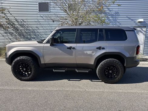 Used 2024 Toyota Land Cruiser image 2