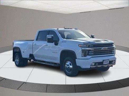 Used 2023 Chevrolet Silverado 3500 High Country image 2