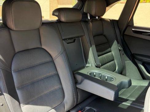 Used 2015 Porsche Macan S image 18