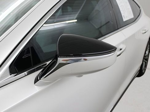 Used 2023 Lexus LS 500 w/ Interior Upgrade Package image 39