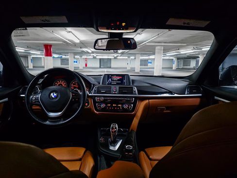 Used 2017 BMW 330i xDrive Sedan image 3