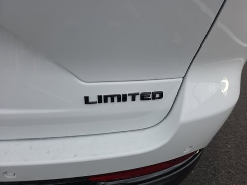 New 2025 Jeep Grand Cherokee Limited w/ Black Appearance Package image 29