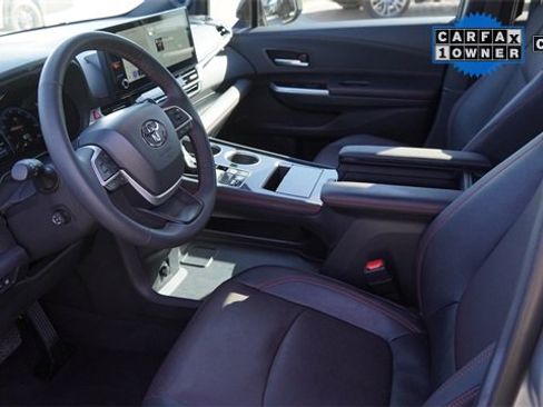 Used 2025 Toyota Sienna XSE w/ XSE Premium Package image 22