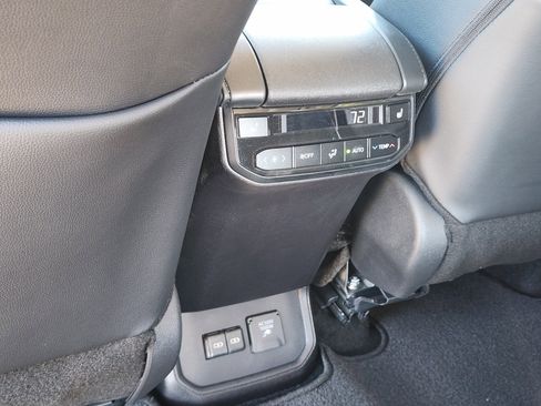 Used 2025 Toyota Highlander Platinum image 39