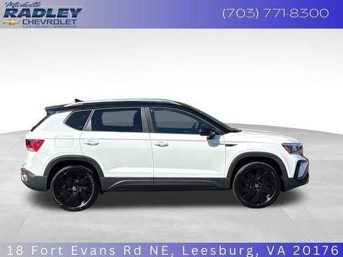 Used 2024 Volkswagen Taos SE AWD/4WD image 7