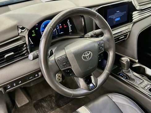 Used 2025 Toyota Camry SE FWD image 18
