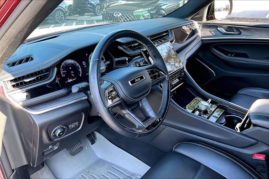 Used 2023 Jeep Grand Cherokee Overland w/ Adv Protech Group III AWD/4WD image 14
