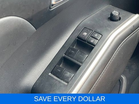Used 2023 Toyota Highlander XLE FWD image 17