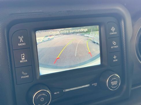 Used 2018 Jeep Wrangler Unlimited Sport S image 35