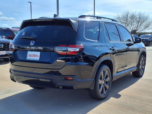 New 2026 Honda Pilot Sport image 4