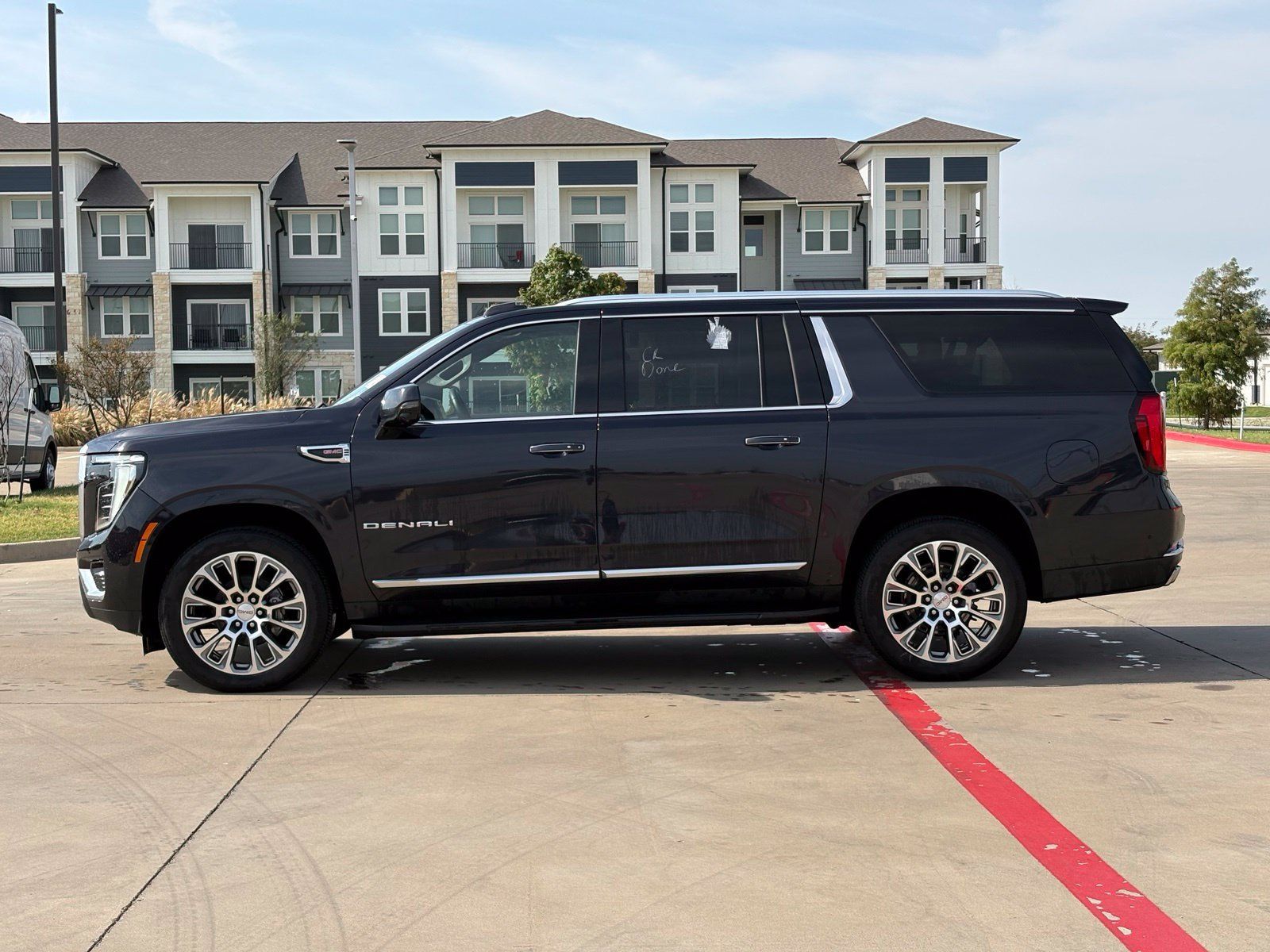Certified 2025 GMC Yukon XL Denali AWD/4WD image 4